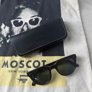 MOSCOT Vilda Sun Round Sunglasses in Black